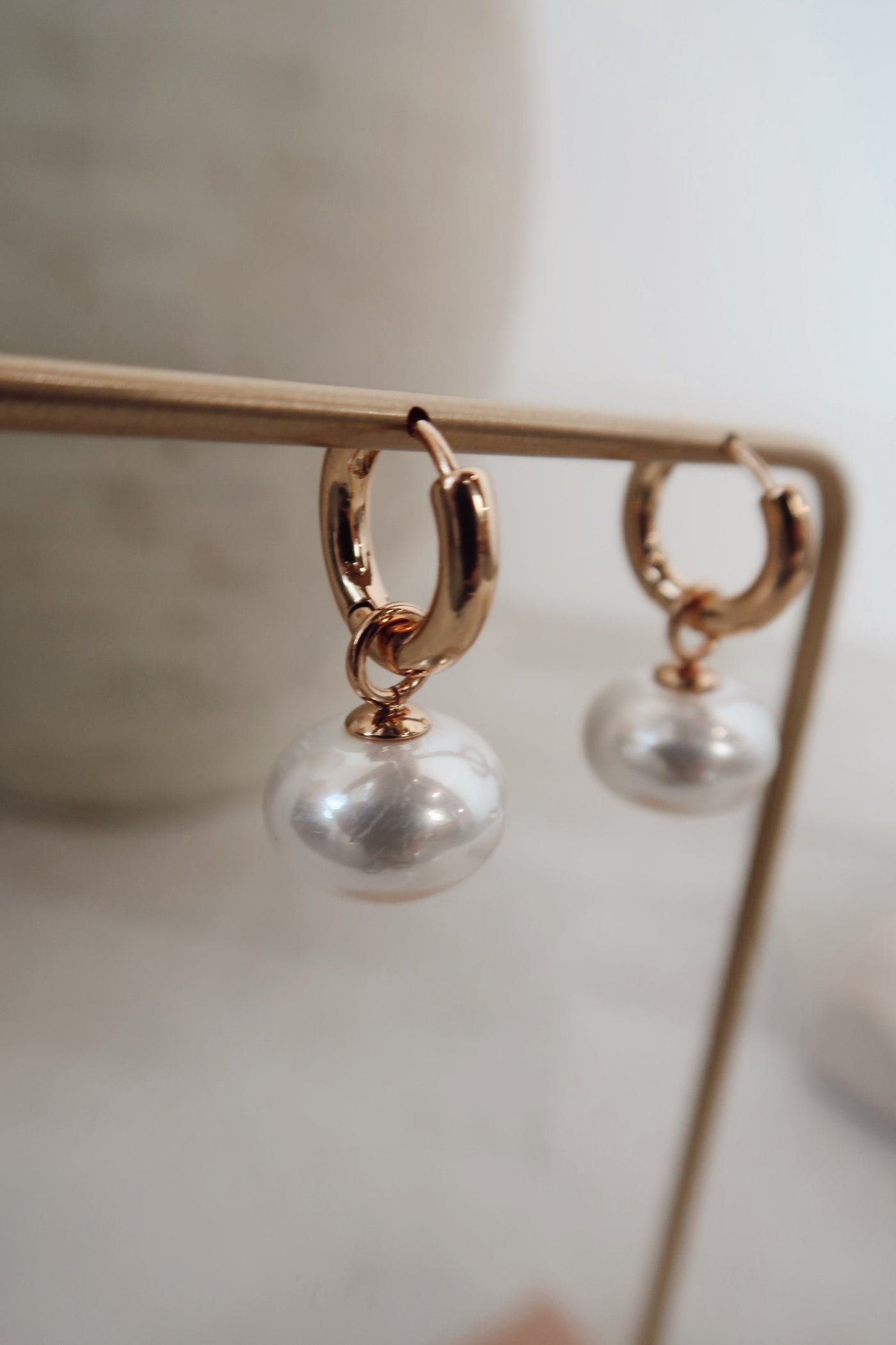 Lightweight Chunky Pearl Earrings