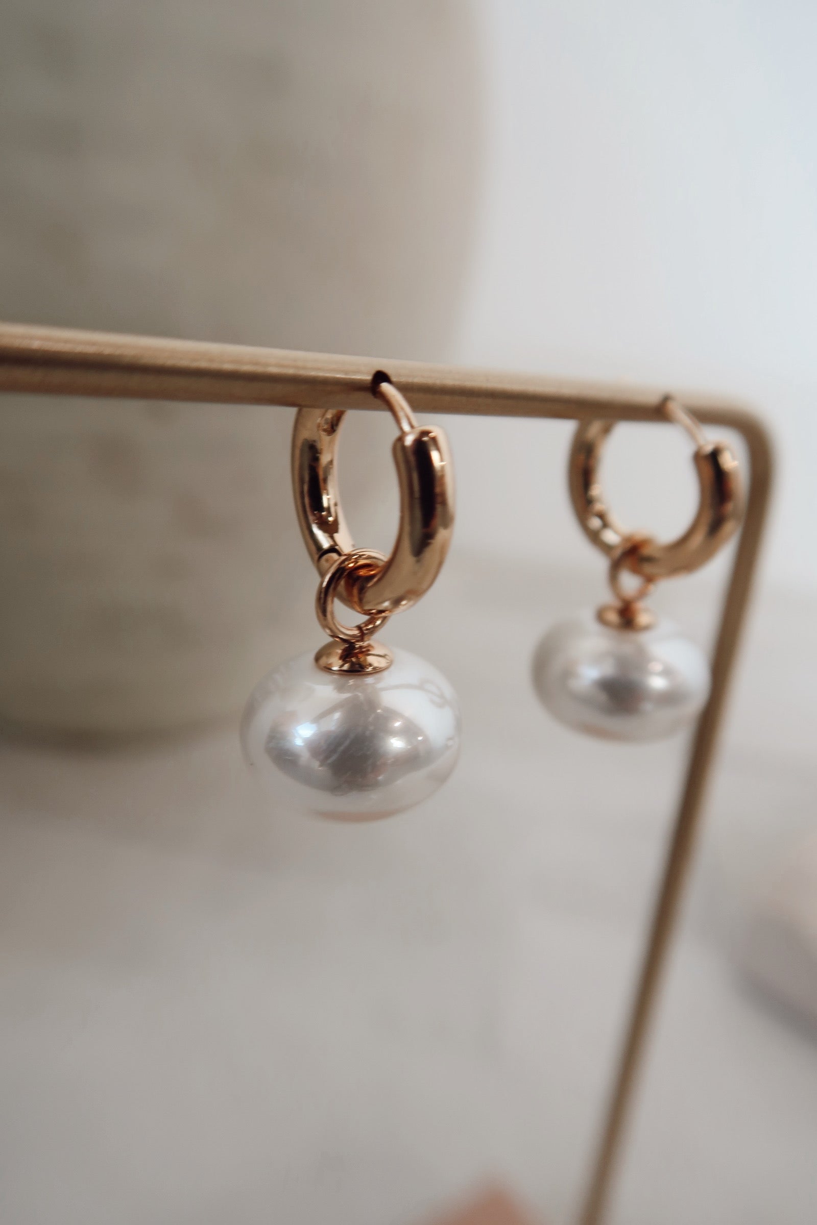 Lightweight Chunky Pearl Earrings