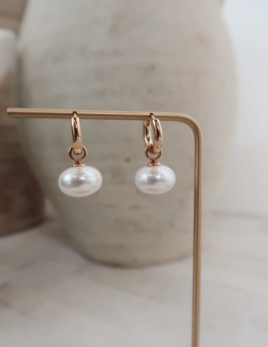Lightweight Chunky Pearl Earrings