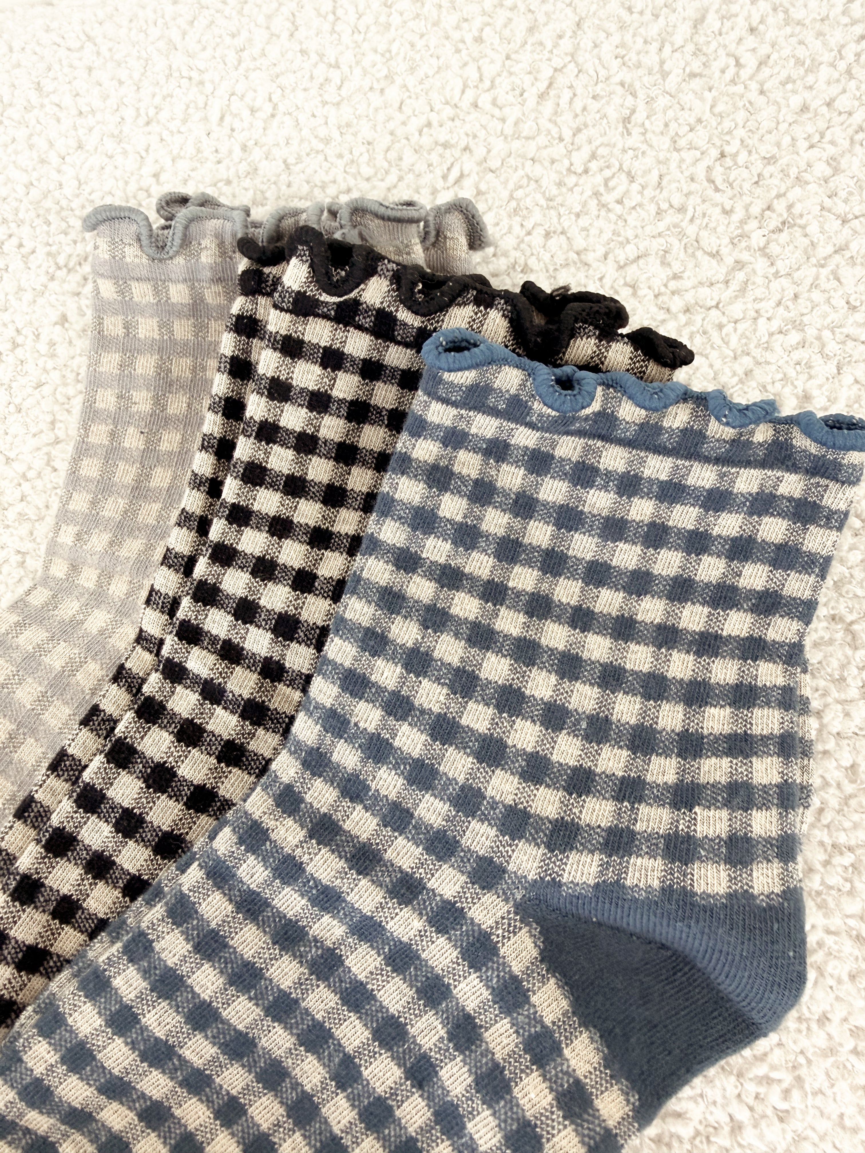 Checkered Ankle Ruffle Socks