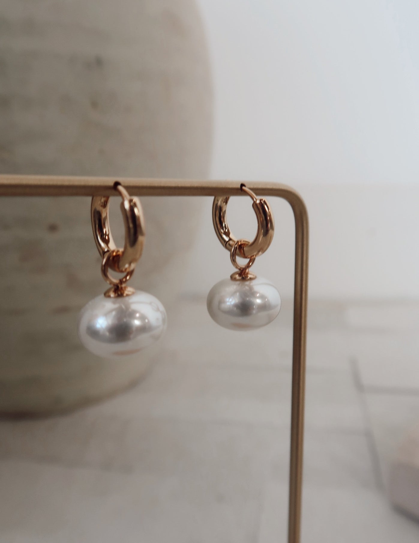 Lightweight Chunky Pearl Earrings