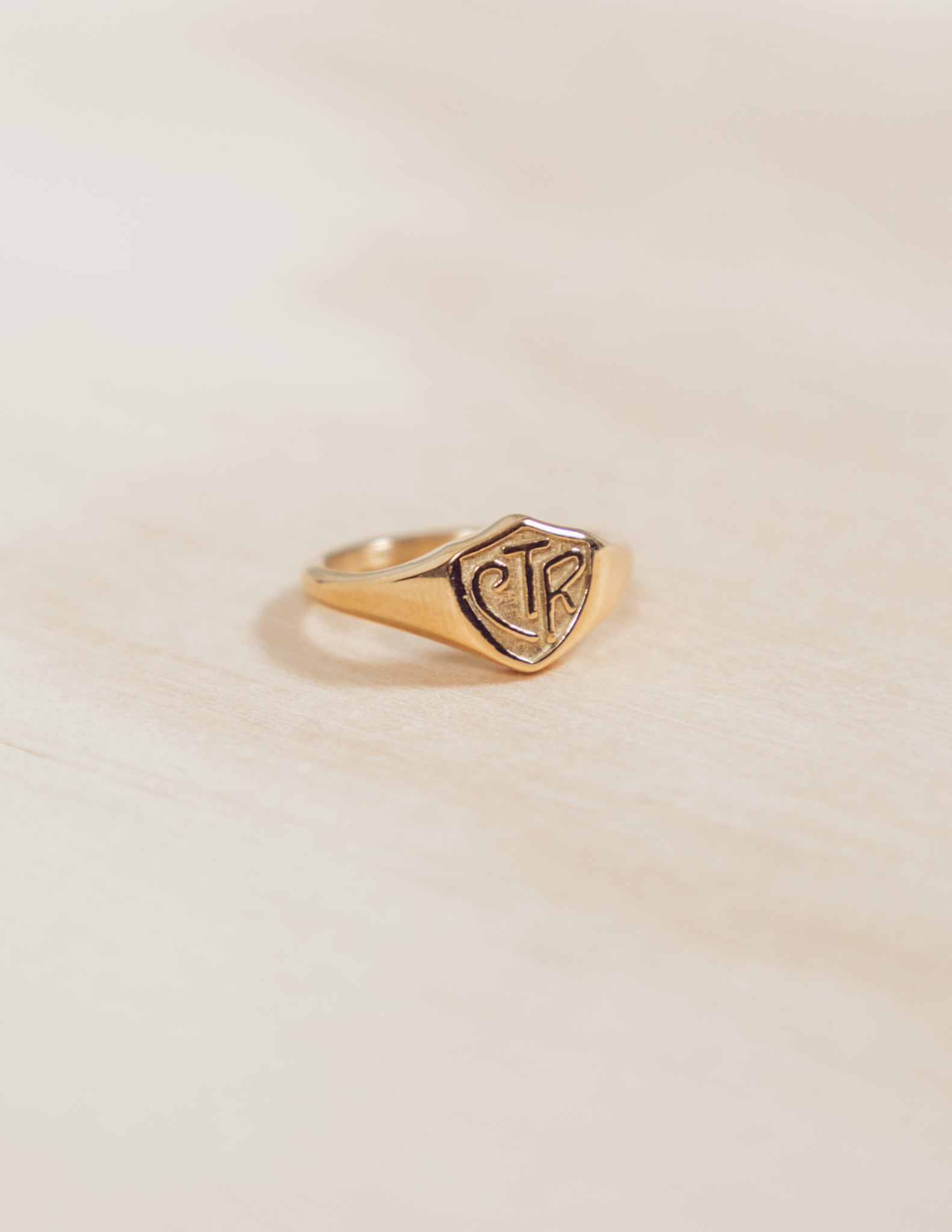 Gold ctr rings vintage discount